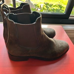 Thursday Chelsea boot. Women’s 7.5. Worn a few times. Great condition.